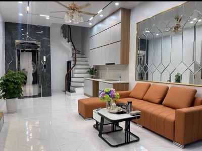 Siêu phẩm - hơn 8 tỷ- 47m ngọc thuỵ, bồ đề - gần ô tô- gần nhà văn hoá - thang máy- full nội thất 3