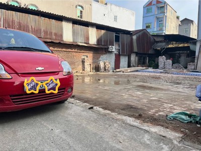 Cần ra gấp 1 lô đất  hương mạc- từ sơn   sát vách anh đông anh 1