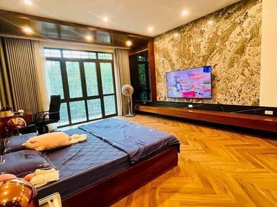 Bán nhà đẹp liễu giai   6 tầng thang máy, ở ngay, chỉ 14 tỷ 1