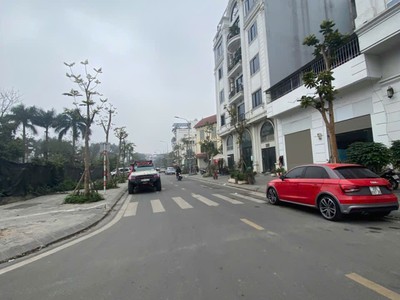 Bán gấp mảnh đất đẹp   ngọc thụy, long biên vị trí hiếm   gần phố   nở hậu   xây 7 tầng đẹp   ở 2