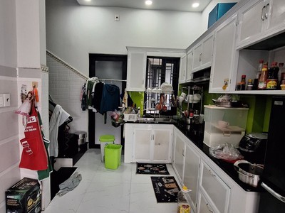Bán nhà  phước long b, dt 80m2, 4 tầng, 9pn, 9wc, q.9, 7.25  tỷ, sổ hồng 2