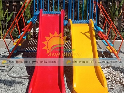 Cầu trượt trẻ em mầm non, cầu trượt hồ bơi giá rẻ 0