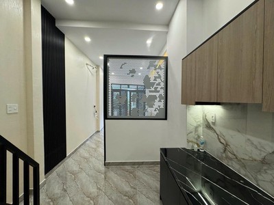 Diện tích: 56m2. 4.3x13, hẻm 4m, huỳnh tấn phát quận 7 1 trệt 1 lầu gồm 4 phòng ngủ 4wc  3 phòng 2