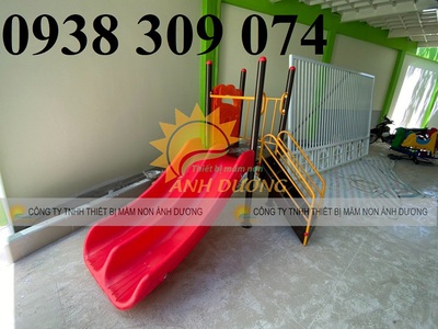 Cầu trượt trẻ em mầm non, cầu trượt hồ bơi giá rẻ 3
