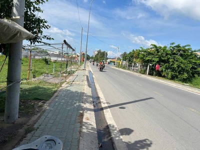 Đất thổ đẹp   đường nhựa lớn   xã bà điểm, hóc môn   cách phan văn hớn chỉ 200m. 2