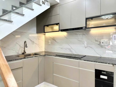 Nhà 2 tầng kèm nội thất , vòng xoay Kim Hằng TP.Hồ Chí Minh 5