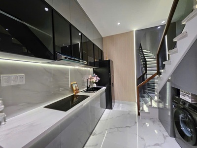 Bán gấp nhà mới ngay công viên làng hoa,gv chỉ 3ty950 2