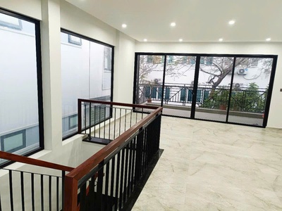 Hot tập thể 3 tầng, kim giang lô góc, nhà đẹp,3 thoáng, ngõ ô to tránh , tiện ích bạt ngàn 180m giá 1