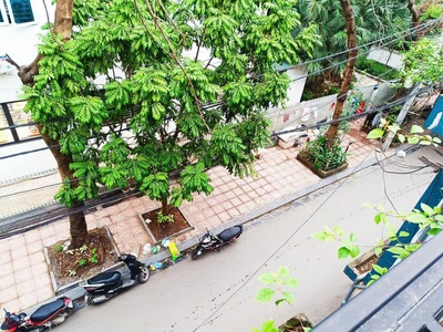 Hot tập thể 3 tầng, kim giang lô góc, nhà đẹp,3 thoáng, ngõ ô to tránh , tiện ích bạt ngàn 180m giá 0