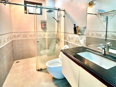 Bán nhà xuân đỉnh   48m x mặt tiền 5m x 7 tầng thang máy  - phân lô   ô tô đỗ cổng   12 tỷ 3