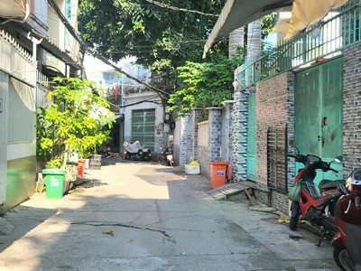 Diện tích: 56m2. 4.3x13, hẻm 4m, huỳnh tấn phát quận 7 1 trệt 1 lầu gồm 4 phòng ngủ 4wc  3 phòng 1