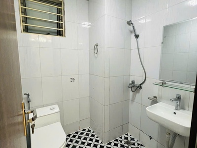 Bán căn 2 ngủ tầng thấp toà hh4 linh đàm tiện đi lại, thoáng mát giá chỉ 2 tỷ 570 bao phí 4