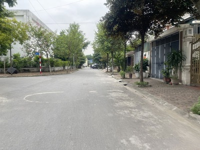 Chính Trung Gia Lâm: Bán đất 135,5m2 mặt tiền 5m - Tiềm năng kinh doanh lớn 0