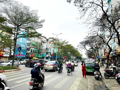 Gía đầu tư Mặt Phố Đào Tấn 160M2x5 Tầng Thang Máy MT 6.5M 120 Tỷ 0