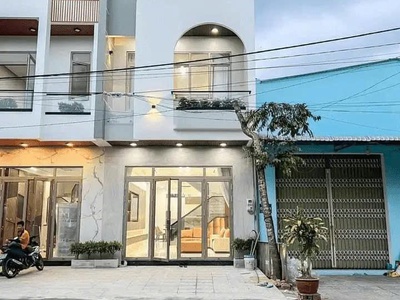 Chính chủ cần bán nhà phố ngay đường Phạm Văn Ngô, Phường 4, Tp. Tân An, SHR, 2 tỷ 4 0