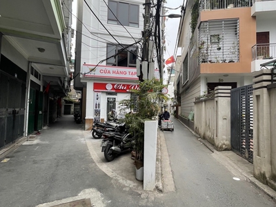 Hàng hiếm     bán nhà c4 hoa lâm ngõ thông, oto vào nhà, 33m chỉ hơn 4 tỷ còn tl. lh 0936123469 0