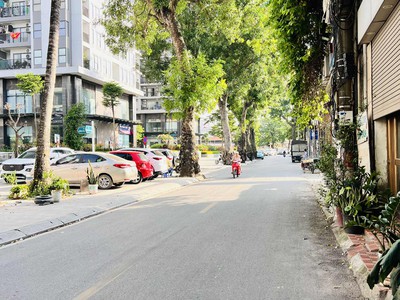 Bán nhà đức giang, 80m, vỉa hè, 2 mặt ôtô tránh, cách cầu đông trù 300m 2