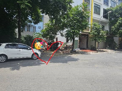 Bát khối,long biên 11tỷ 50m mặt tiền 4m ô tô tải tránh nhau,vỉa hè rộng 1