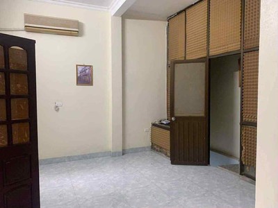 Cho thuê nhà nguyên căn ngõ hào nam, 9tr/tháng. 3.5 tầng, 30m /tầng, mặt tiền 3.5m, 2 ngủ, 3 vs. 1