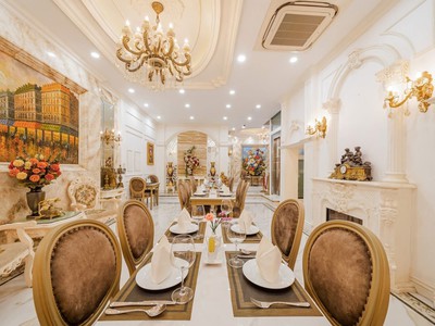 Bán tòa nhà khách sạn, nhà hàng 320m2, 9 tầng, mt11m, vỉa hè 10m phố nguyễn văn cừ 2xx tỷ 1