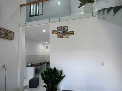 Bán nhà 2 tầng tp.thủ đức,đường nhựa 8m,kinh doanh tốt,chỉ nhỉnh 4 đồng 2