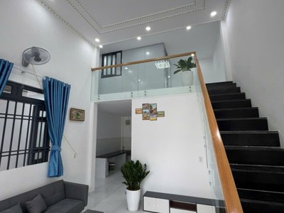 Bán nhà 2 tầng tp.thủ đức,đường nhựa 8m,kinh doanh tốt,chỉ nhỉnh 4 đồng 0