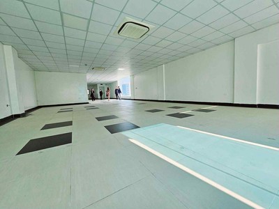 Tòa nhà văn phòng mp nguyễn văn cừ 215m2 10 tầng, dòng tiền 400tr/tháng 1xx tỷ 3
