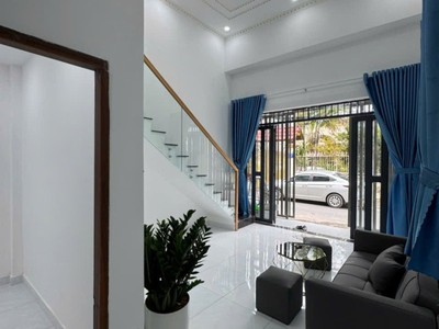 Bán nhà 2 tầng tp.thủ đức,đường nhựa 8m,kinh doanh tốt,chỉ nhỉnh 4 đồng 4