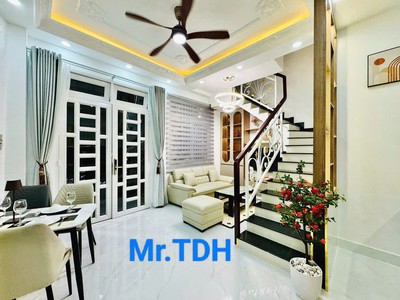  nhà góc phú nhuận   gió lùa mát lạnh   full nội thất   chỉ 6.65 đồng. 0