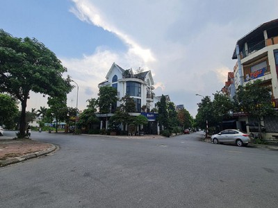 Bán nhà đa tốn, gia lâm, hà nội. diện tích 200m2 2 tầng 1 tum, đường 15m vỉa hè rộng. lh 0989894845 1