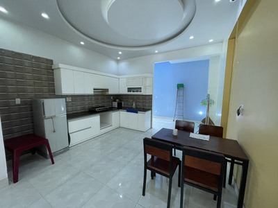 Cho thuê nhà Văn Cao, sân cổng riêng  110m2 , 4 p.ngủ. 2