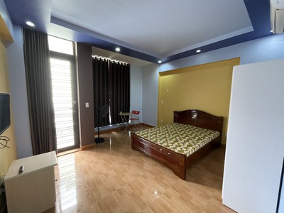 Cho thuê nhà Văn Cao, sân cổng riêng  110m2 , 4 p.ngủ. 1