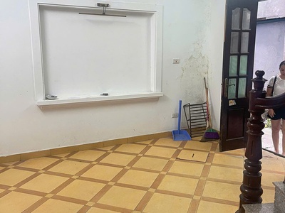 Cho thuê nhà nguyên căn ngõ phố vọng. 10tr/tháng. 5 tầng, 30m /tầng, 2 ngủ khép kín. 0