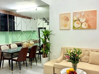 Thịnh quang- nhà đẹp -lô góc-mặt ngõ- dt 25/30m2-4tầng-giá chỉ 5.9 tỷ 2