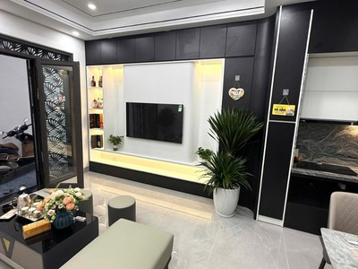 Bán nhà ngọc thụy long biên - nội thất xịn - ở ngay - trung tâm chợ ngọc thụy    diện tích: 2
