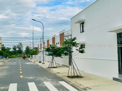 Tây Ninh phát triển mạnh   Nhà phố trung tâm KCN đang hút khách. 1