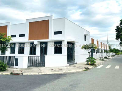 Tây Ninh phát triển mạnh   Nhà phố trung tâm KCN đang hút khách. 2