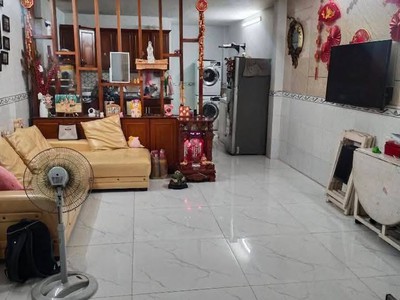 Cmt8   p.5 tân bình   49m    nhà đẹp ở ngay   gấp chỉ 8.19 tỷ.               . 2