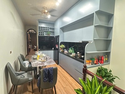 Siêu phẩm chính chủ cần bán nhà phố cầu giấy 45 m2 x5 tầng nhỉnh 30 tỷ đường rộng 6 làn xe ôtô kinh 3