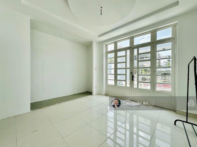 Bán nhà hxh tránh-ngã 4 hàng xanh - 65m2  5x14  - 3 tầng - 4 pn- sát mặt tiền - hoàn công chuẩn - 2