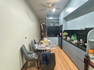 Siêu phẩm chính chủ cần bán nhà phố cầu giấy 45 m2 x5 tầng nhỉnh 30 tỷ đường rộng 6 làn xe ôtô kinh 4