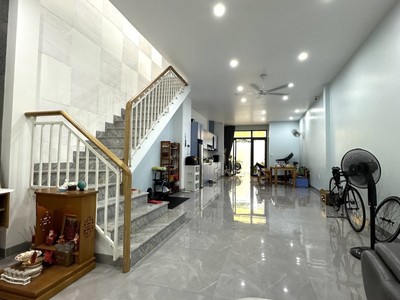 Bán nhà thủ đức, đường số 8, trường thọ. dt 105m2, 2 tầng, 3pn. sổ hồng, giá 7.85  tỷ. lh: 2