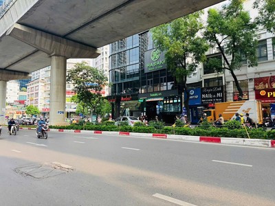 Siêu phẩm chính chủ cần bán nhà phố cầu giấy 45 m2 x5 tầng nhỉnh 30 tỷ đường rộng 6 làn xe ôtô kinh 0