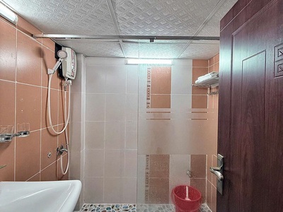 Bán ks khu k300, p12, tần bình, 150m2, 8 tầng, ngang 8m, thang máy, pccc đủ, 27 phòng 4