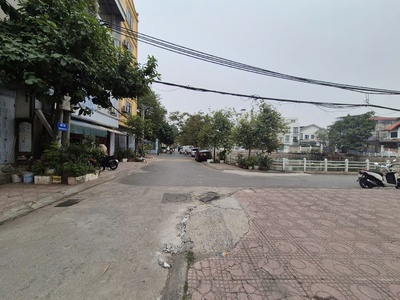 Bán đất ngọc thụy đất phân lô mặt hồ   vuông nở hậu   vỉa hè 20m   giá đầu tư   ngọc thụy, long 1