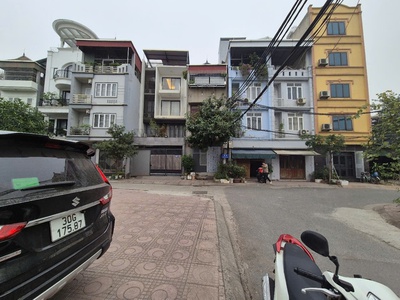 Bán đất ngọc thụy đất phân lô mặt hồ   vuông nở hậu   vỉa hè 20m   giá đầu tư   ngọc thụy, long 2
