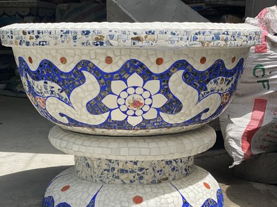Nghệ nhân dán miễng sành sứ - ốp sành - chuyên chậu hoa - bể cá cảnh 11