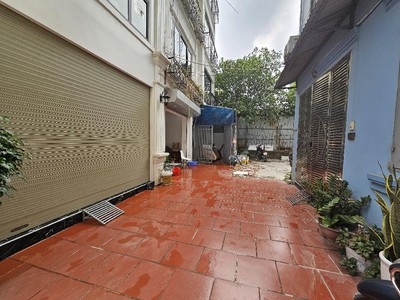 Bán nhà 5 tầng giá chỉ 4,8 tỷ. phân lô trung tâm cổ bi. 0