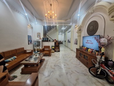 Nhà mặt tiền 3 tầng - kiến trúc tân cổ điển - 100m2 - giá 9 tỏi. 0