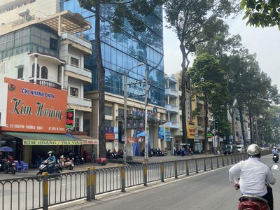 Xx bán nhà mt đẹp, căn góc 3 tầngtrần phú quận 5 , đoạn 2 chiều  6x20 nở hậu 10m 2